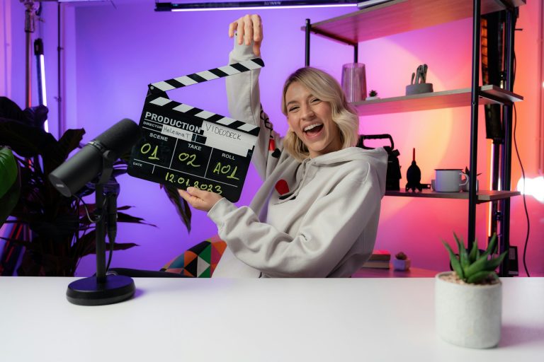 Obowiązkowe napisy do filmów od 2025 roku – co oznacza European Accessibility Act (EAA) dla firm?